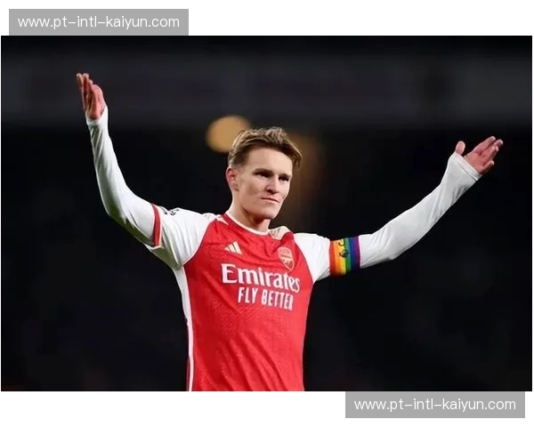 厄德高的指挥棒与“小蜜蜂”的毒针：酋长球场的一场红色风暴与生存哲学